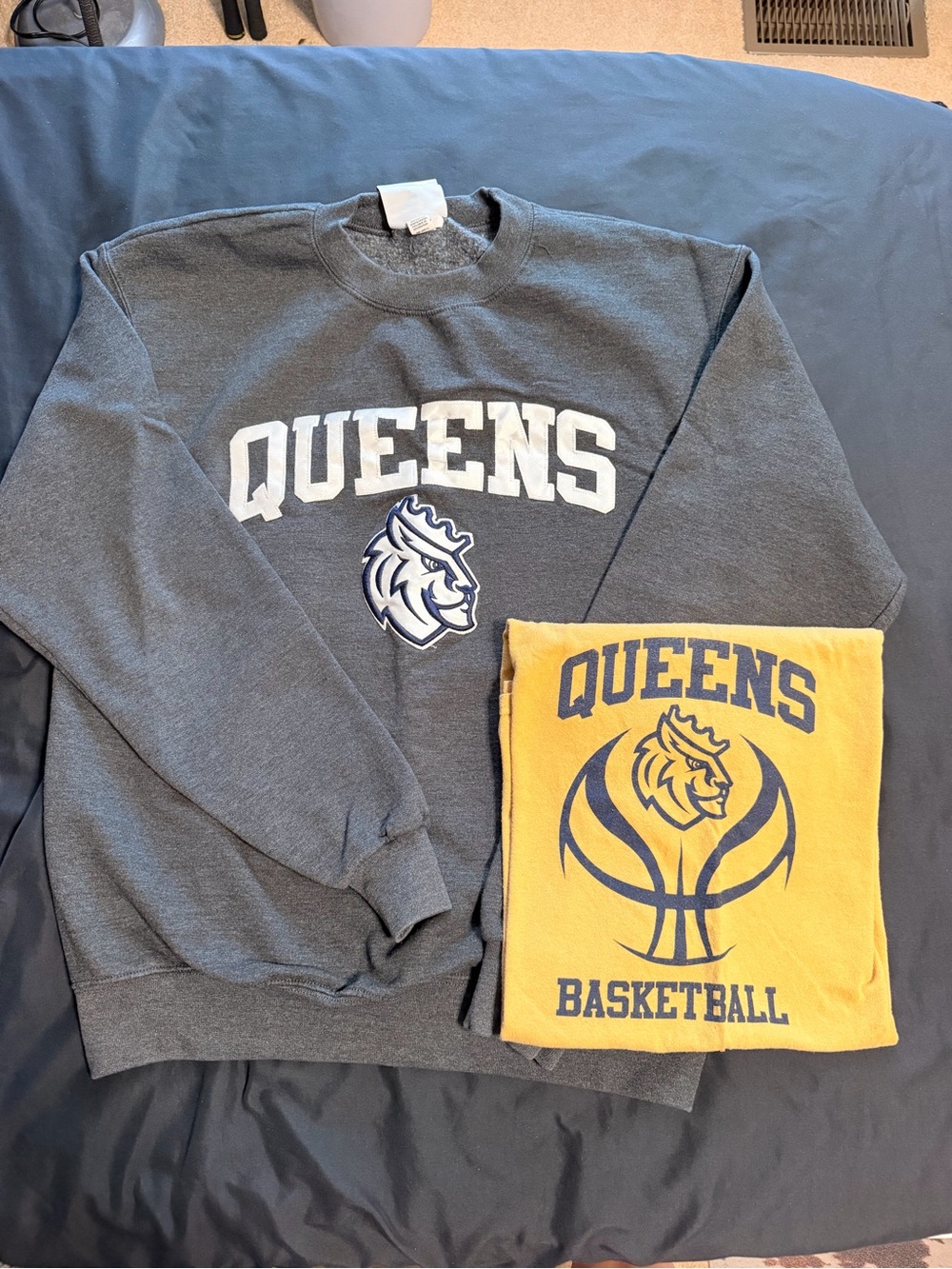 Champion Queens Crewneck Sweatshirt